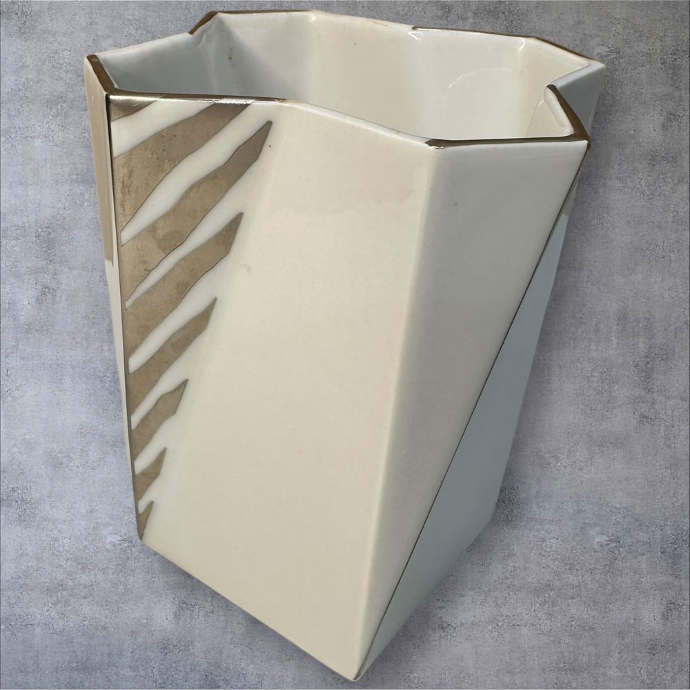 Else Kamp Jensen for Bing & Grøndahl‎  B&G Porcelain "Futura" MCM Modern Vase 5"